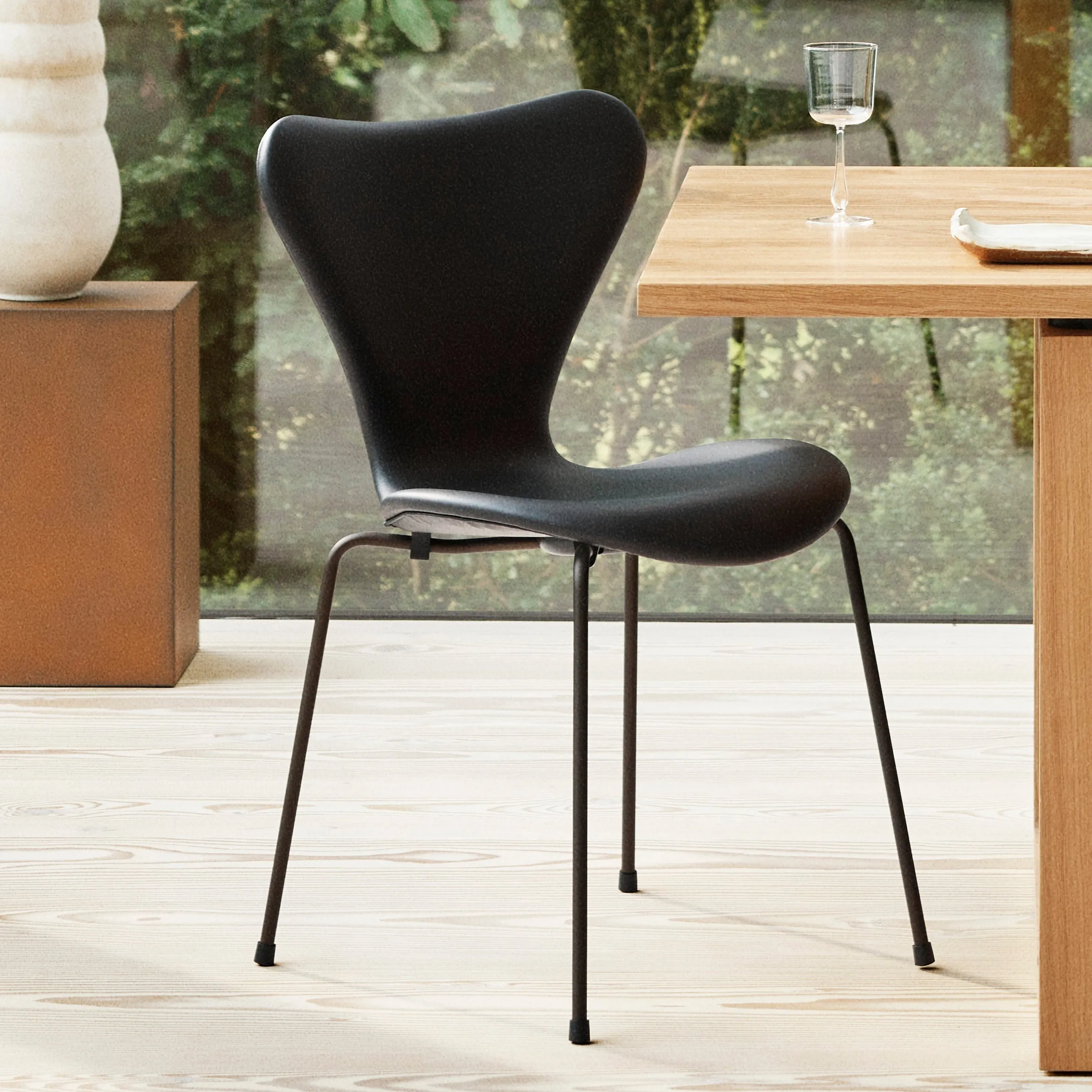 Fritz Hansen Series 7™ Chair Leather